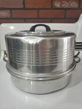 Vintage 1950’s Regal Ware Aluminum Double Stacking Cake/Pie Locking Lid Carrier