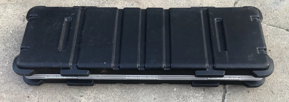 SKB ATA 61-Note Keyboard Carrying Case - Image 3 of 4