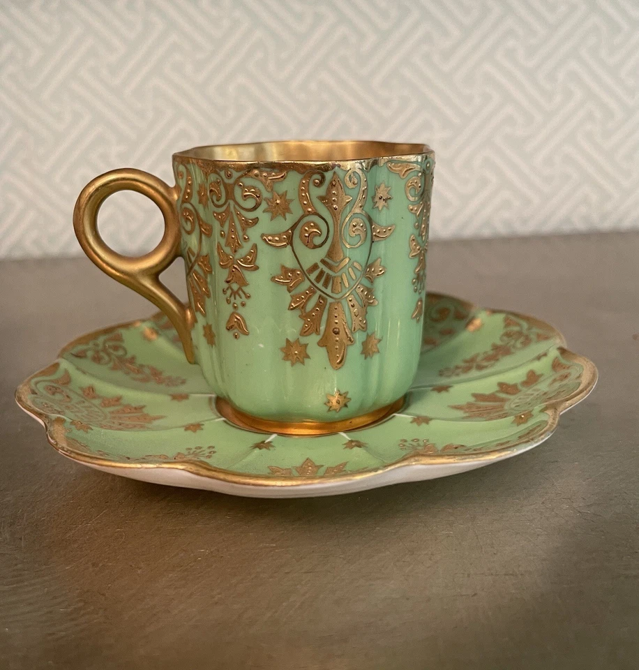 Juego de tazas y platillos Coalport Demitasse verde y dorado AD 1750 6 disponibles AD 2767 Foto 2 de 4