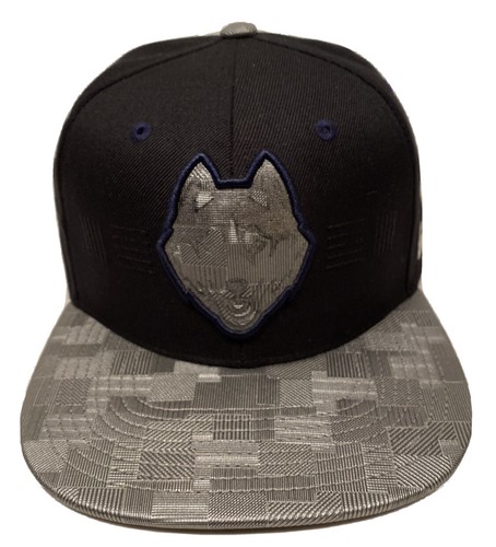 Zephyr NCAA UCONN Huskies RARE "Iron Tile" Flat Bill SnapBack Hat BRAND NWT