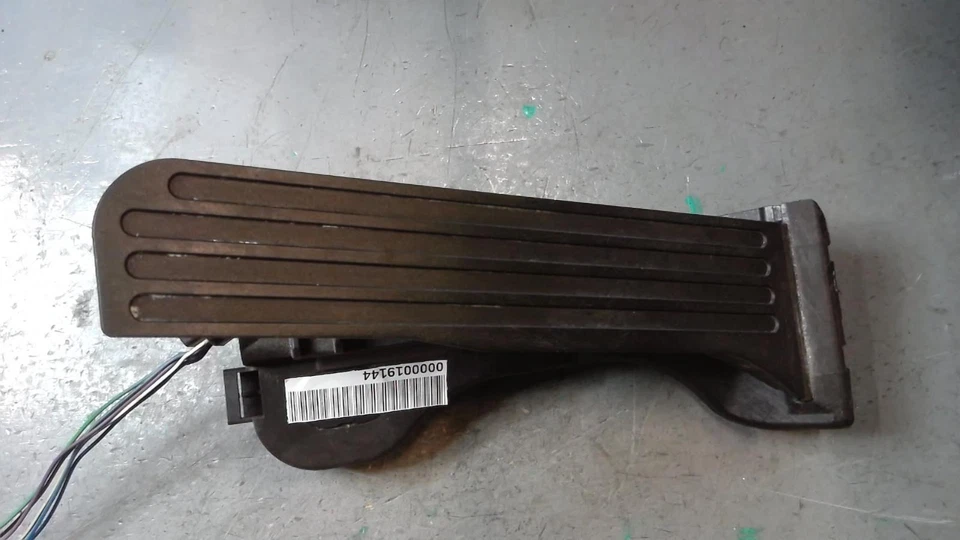 Conjunto de pedal eléctrico VOLKSWAGEN PASSAT 1K1 723 503 L Foto 2 de 4