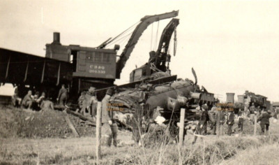 1921 CB&Q TRAIN ACCIDENT WRECK CRANE CROWD CHILDREN ONLOOKERS APRIL 19 PHOTO F4