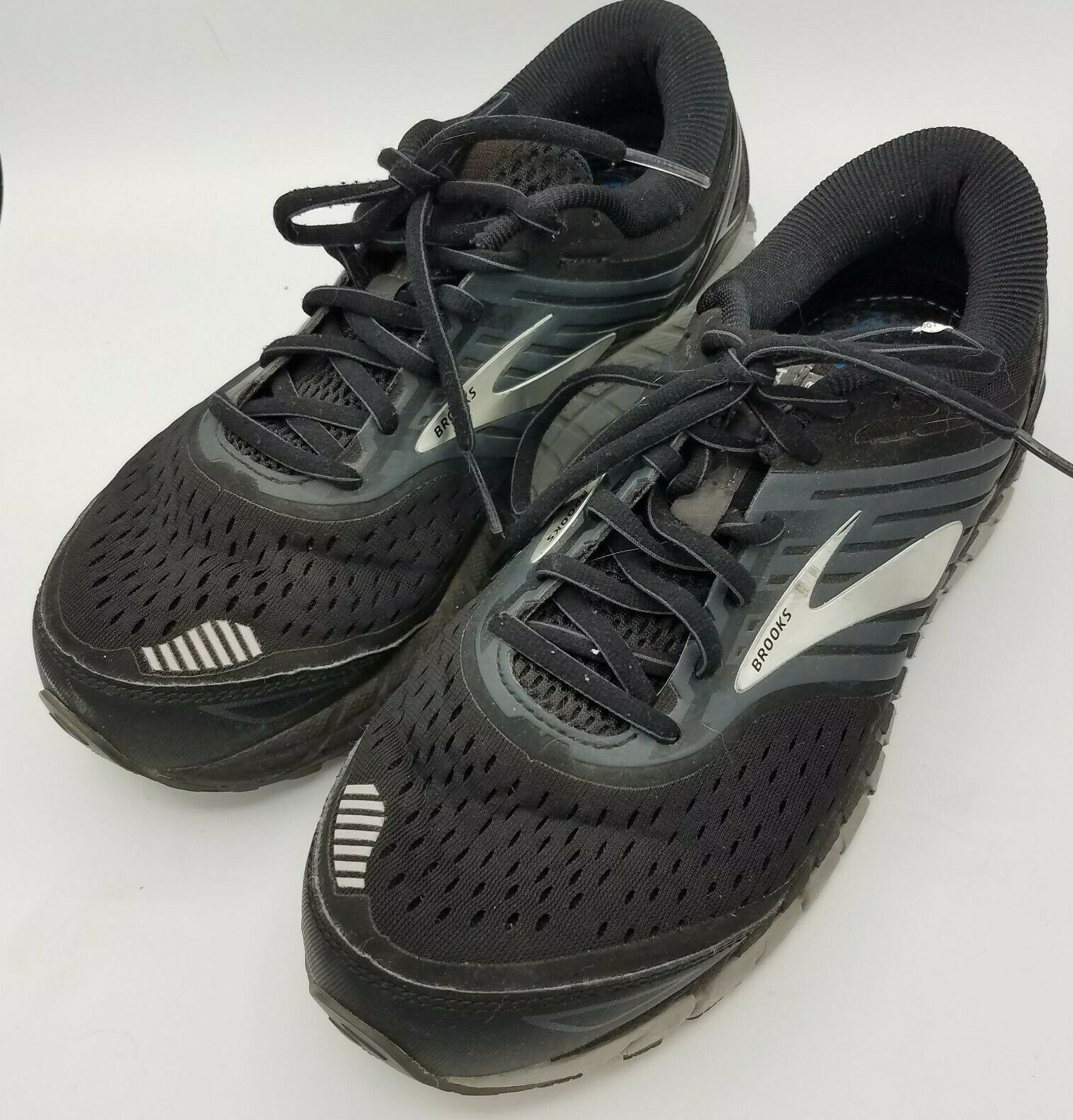 Brooks Beast 18 Athletic Running Shoe 