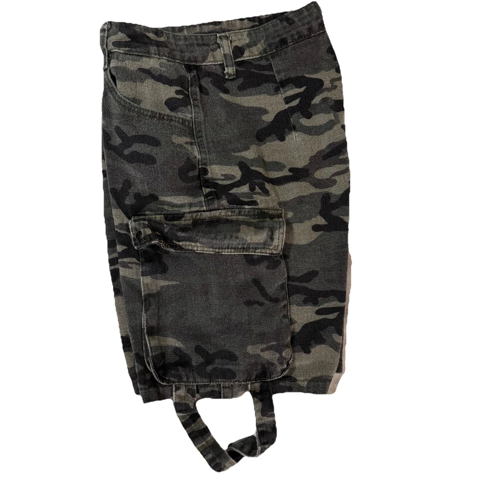 Pantalones Cortos Carga Mujer Camuflados Verde con Correas Talla Pequeña (Usado) Mujer’s Cintura 26-28 Foto 4 de 4