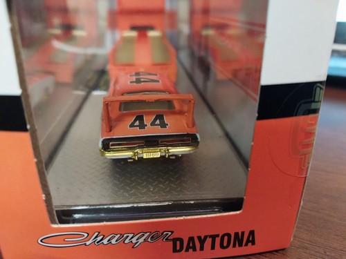 M2 HAULERS CHASE 1966 DODGE L600 COE & 1969 DAYTONA CHARGER HEMI 1/750 - Picture 5 of 7