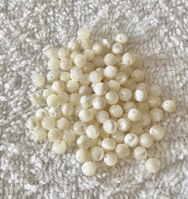 100 Mother Of Pearl Round Beads Center Drilled Rich Cream Glossy 5-5.5mm  Vtg.