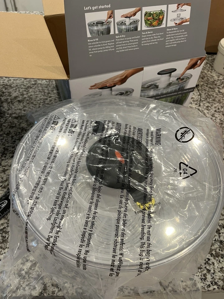 OXO  Salad Spinner Soft Push Handle Basket/Bowl/Lid Kitchen Utensils - Image 3 of 4