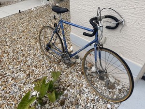 1980s SAINT TROPEZ grand priz 12-SPEED ROAD BIKE VINTAGE !
