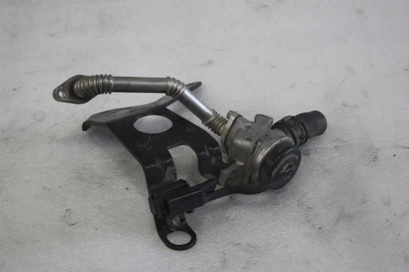 2000 2001 2002 2003 2004 BUICK REGAL AIR INJECTION CHECK VALVE PIPE 24508523 - Image 2 of 4