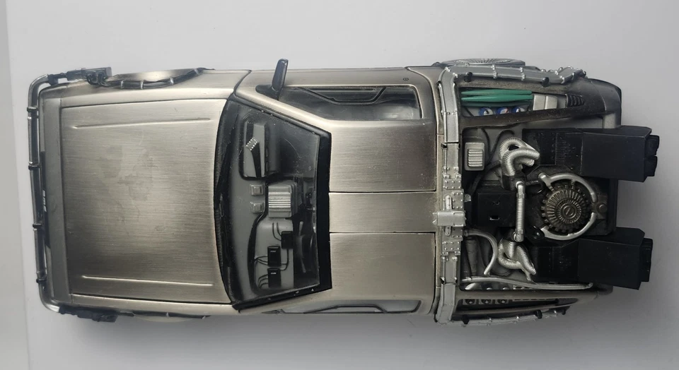 Sun Star 1:18 Die-Cast DeLorean Time Machine Regreso al Futuro Foto 3 de 4