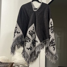 Poncho: Two-tone Gray Southwest Patterned Poncho with Fringe