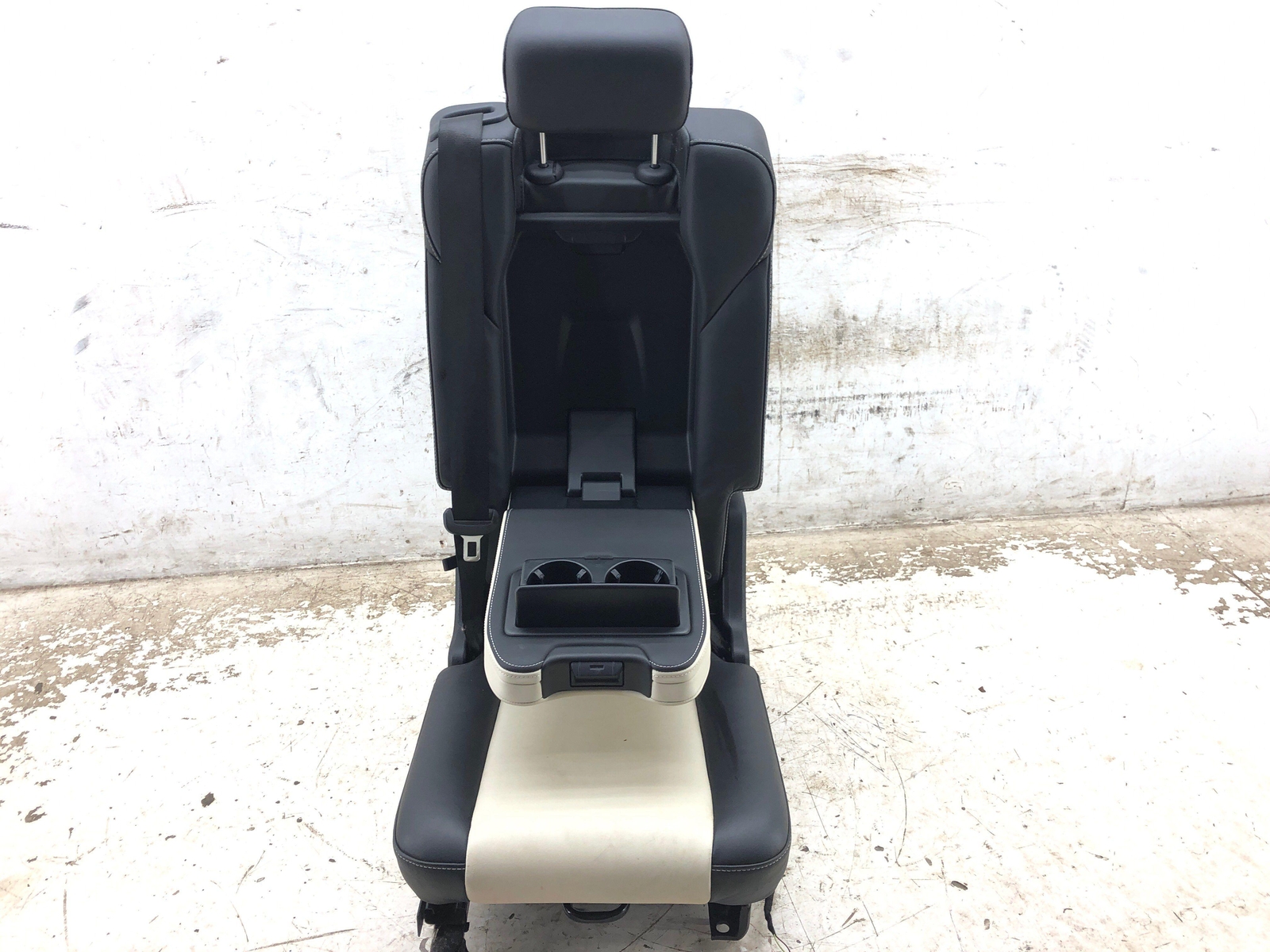 2016-2020 BENTLEY BENTAYGA 2ND ROW CENTER SEAT BLACK/BEIGE *SMALL STAIN *DETAILS