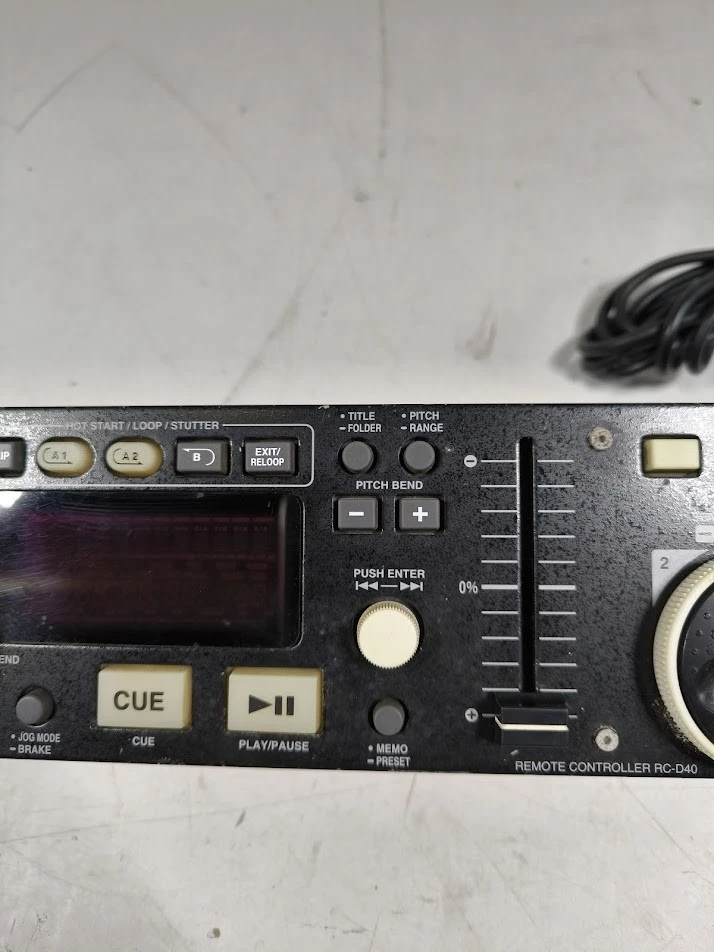 Denon DN-D4000 Dual CD Player - Schaltet Ein, Ungetestete Knöpfe - Bild 3 von 4