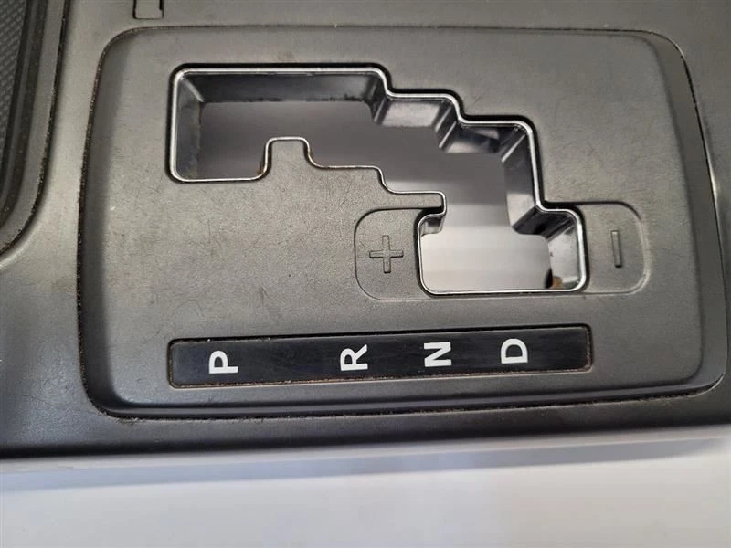 2011 11 KIA SORENTO SHIFTER CUPHOLDER BEZEL - Image 3 of 4