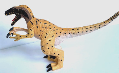 ELECTRONIC DINOSAUR LIGHT & SOUND -UTAHRAPTOR TOY - TERRA BY BATTAT - Video
