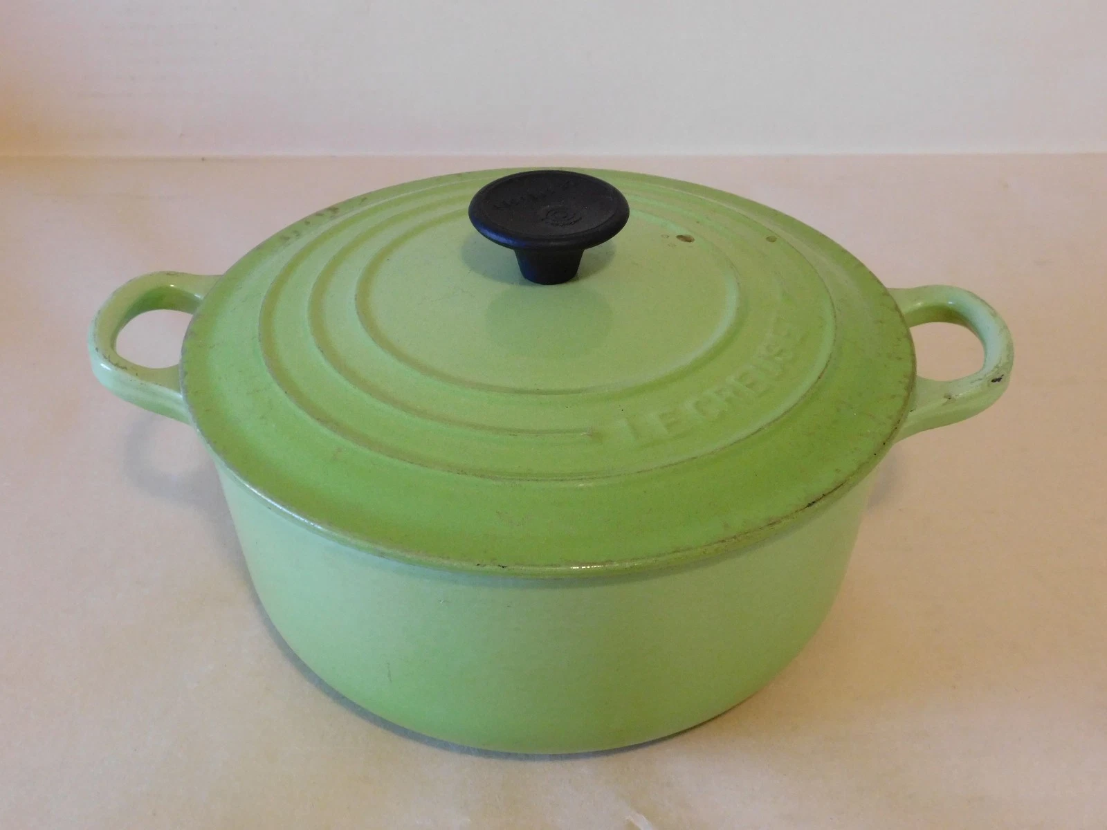 Le Creuset 2.75 Qt Enamel Cast Iron Dutch Oven #20 Green Decor Only
Opens in a new window or tab