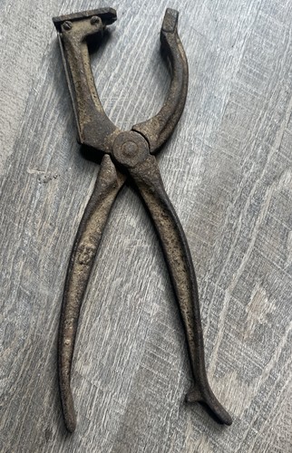 Antique Shoe Button Fastener Pliers Vintage Cast Iron Cobbler Shoemaker Tool