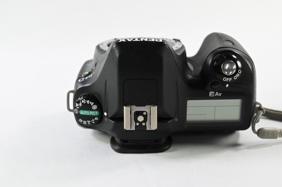 Pentax *ist Ds DSLR w/ Pentax SMC DA 18-55mm F3.5-5.6 AL