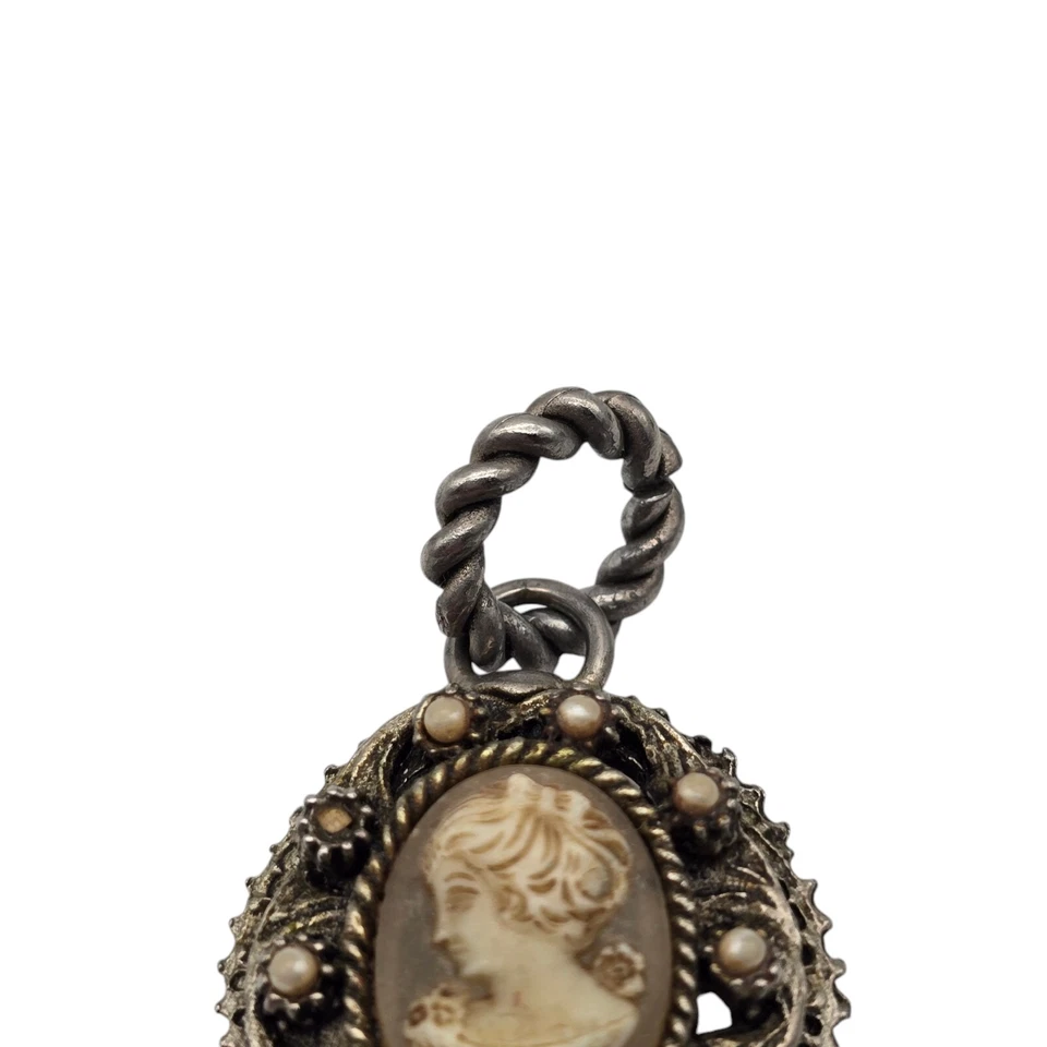 Colgante camafeo Graziano vintage orientado a la izquierda cabeza de dama acento de perlas Foto 3 de 4