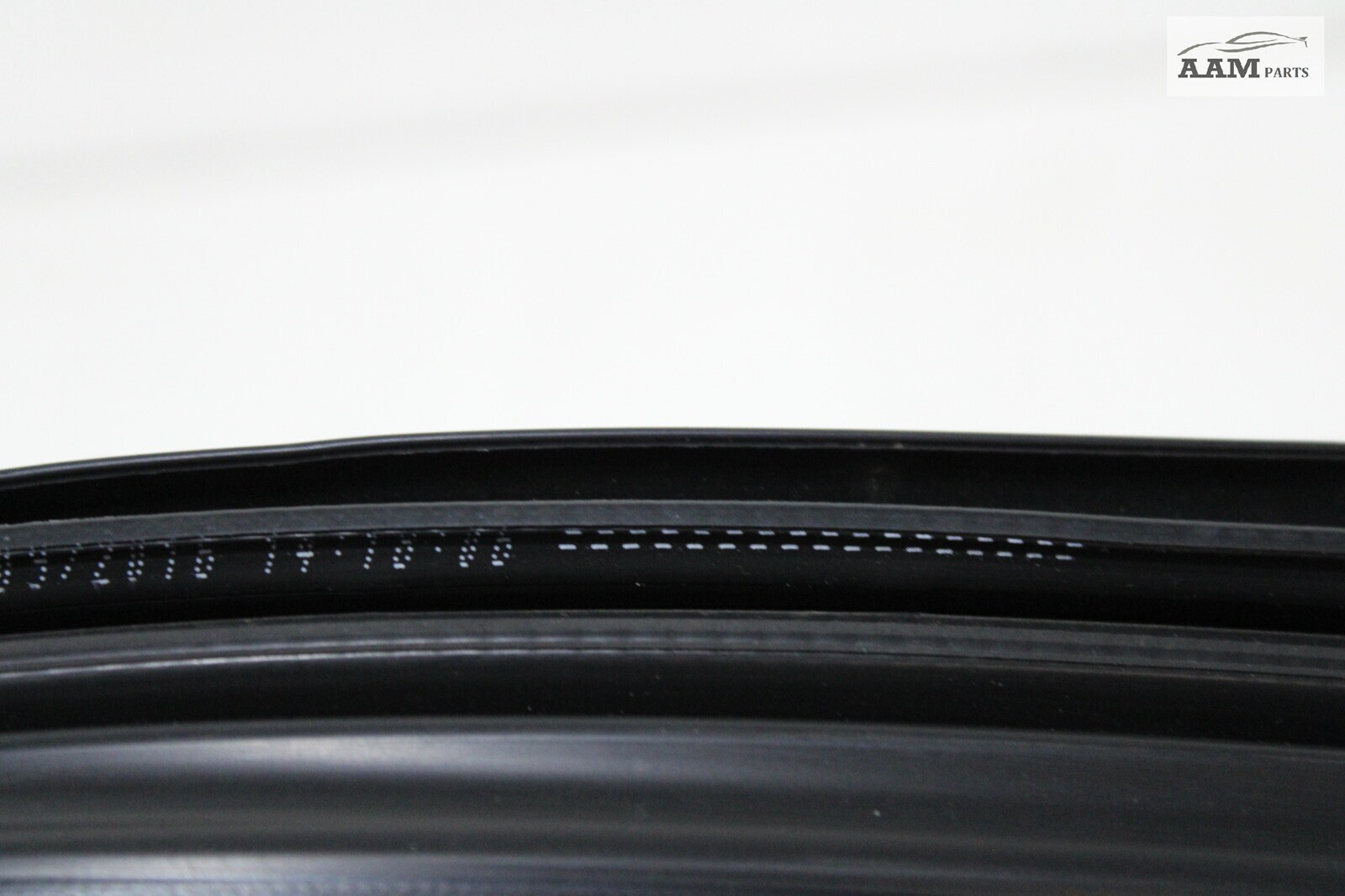 2014-2019 MASERATI GHIBLI M157 FRONT LEFT SIDE DOOR WINDOW WEATHERSTRIP SEAL OEM