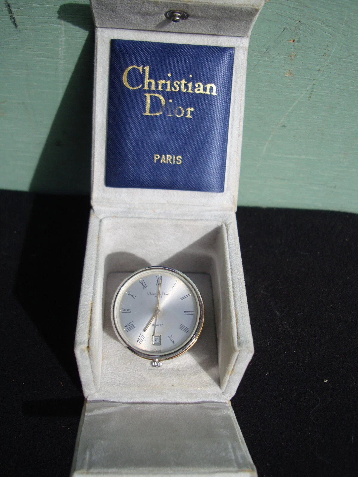 montre de table à quartz Christian Dior.