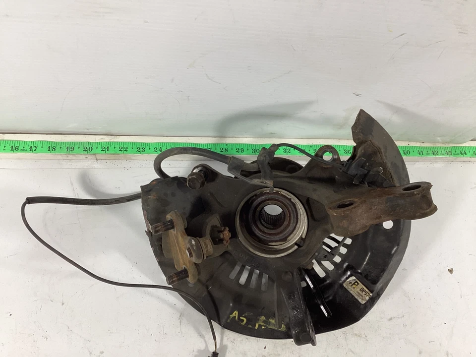 2011 - 2014 Toyota Sienna Front Right Side Spindle Knuckle Hub 43211-0E010 OEM . - Изображение 3 из 4