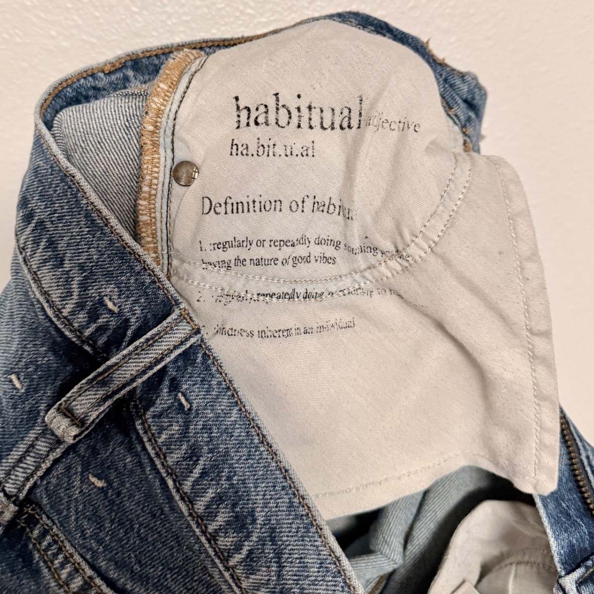 Habitual Logan Straight Leg Jeans Size 2 Blue Lake Wash Denim Stretch Classic View 3