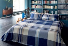 La parure lenzuolo Torbay è realizzata in 100% cotone pettinato tinto in filo. L