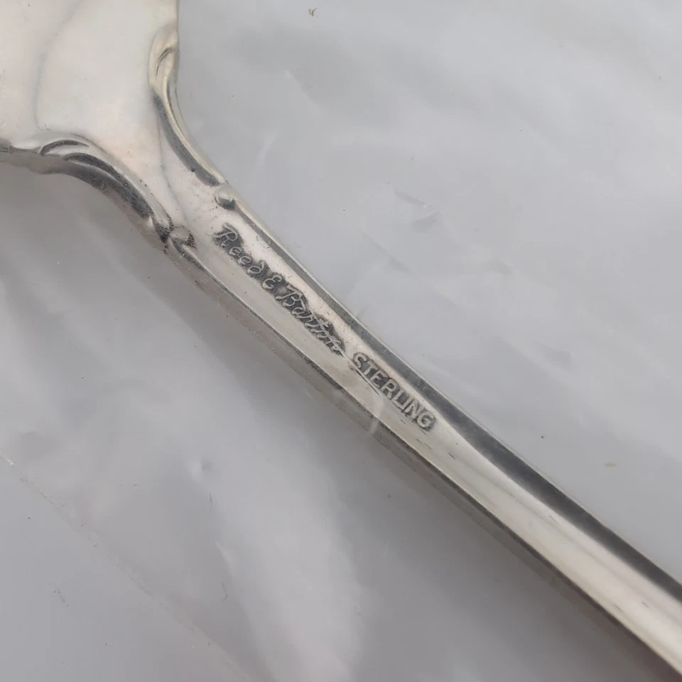 Cuchara perforada Reed & Barton Hampton Court Sterling 8 5/8" nueva en paquete Foto 3 de 3