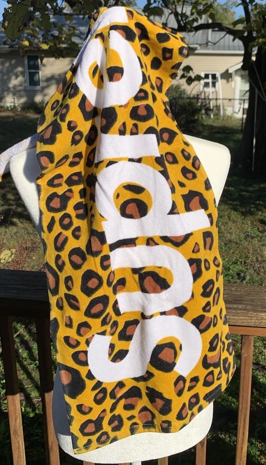 Toalha Supreme Leopard 2009 (Exclusiva do Japão) 16" x 42 1/2" Caixa Logotipo Impressão - Imagem 3 de 4