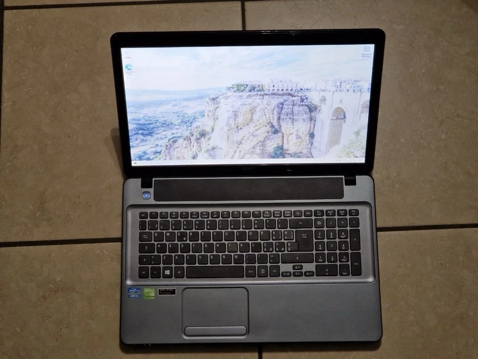 Acer Aspire E1 771G 17.3 Pollici i5 8GB Nvidia GeForce 710 500GB HDD - Immagine 2 di 4