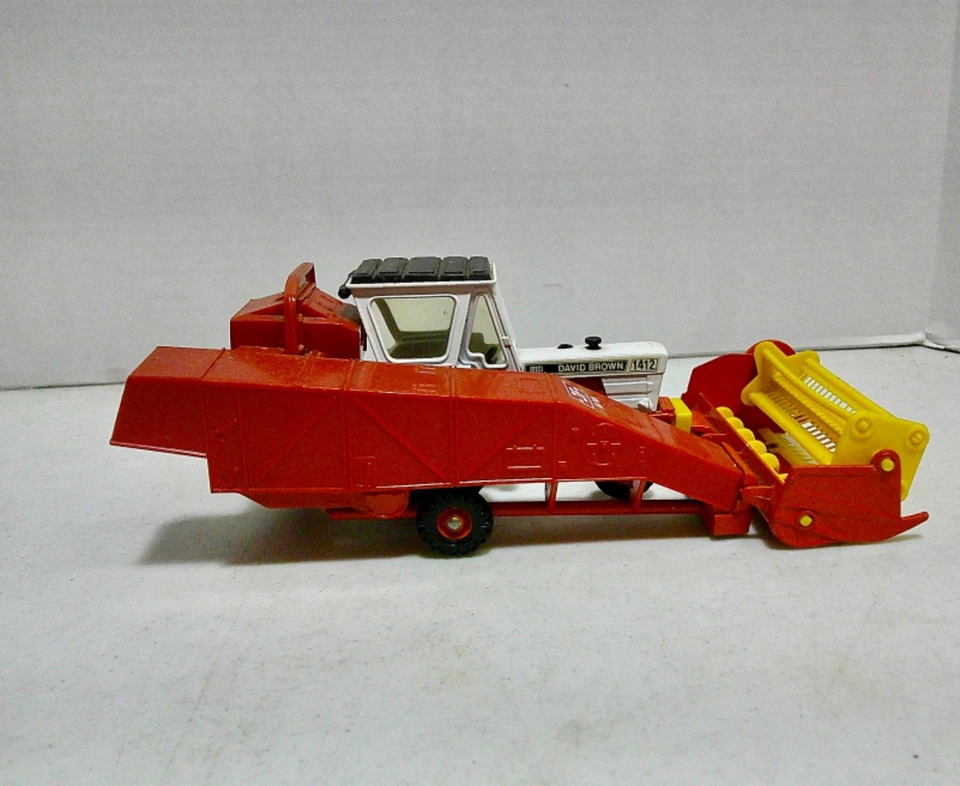 Vitage 1/32 Corgi David Brown tractor with mounted combine. No box. - Image 2 of 4