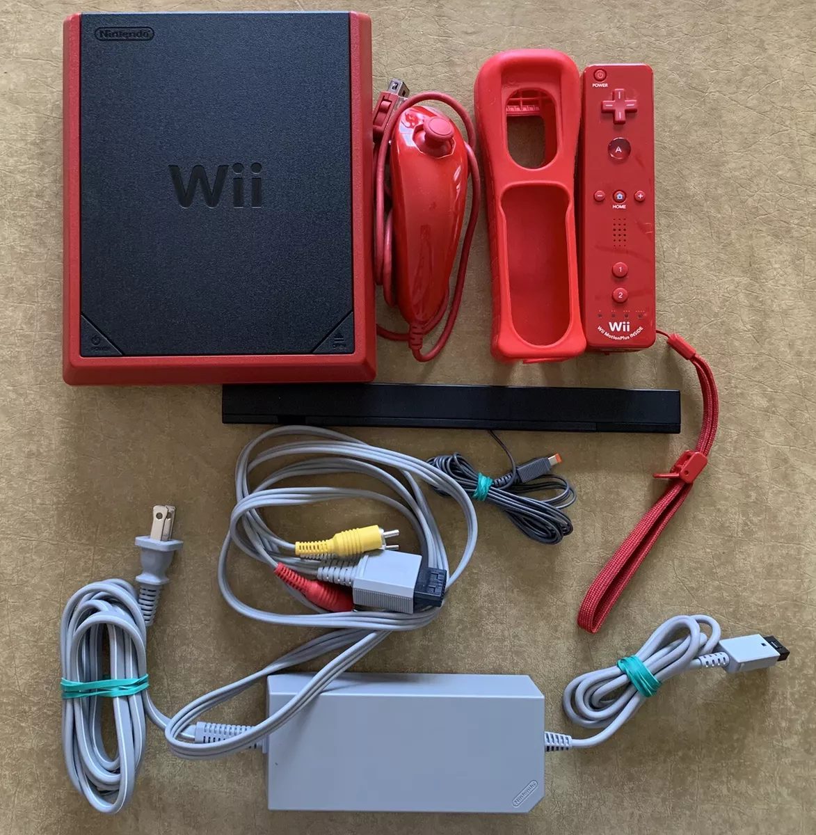 Nintendo Wii Mini Red Console Bundle in Original Box (8GB / Excellent  Condition)