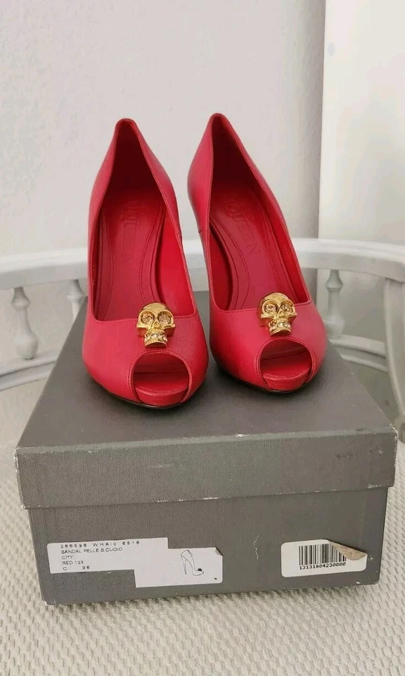 Alexander McQueen Red Leather Skull Embellished Peep Toe Pumps Size 36 - Image 2 of 4
