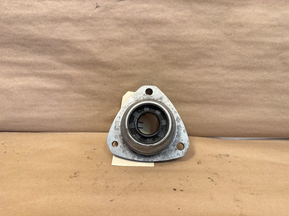 Brida de distribuidor Ferrari Dino 208/308 GT4 OEM PN 103813 Foto 4 de 4