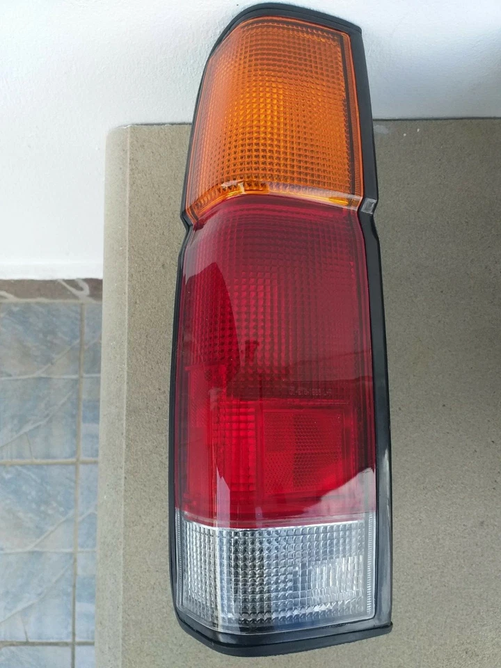 Light TAIL LAMP For for nissan King Cab 1991 D21 Pick Up High CM 41 Right Driver - Image 2 of 2