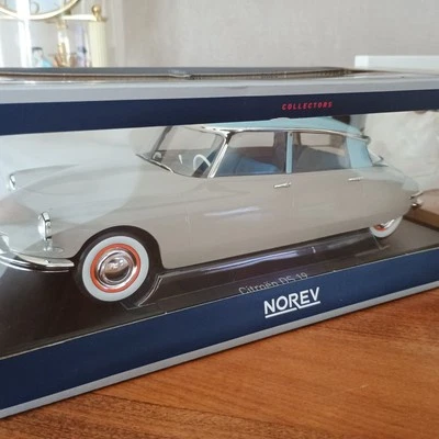 Miniature Solido 1/18 Citroën DS 19 1963 Gris - Suspension Réglable ID 21