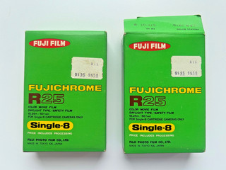 2 scatole FUJICHROME Fuji Photo R25 SINGOLO 8 colori luce diurna rare vintage anni 70