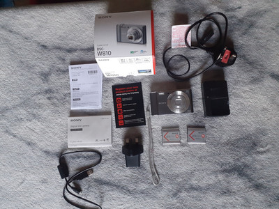 Sony DSC-W810 20.1MP 6X Digitale Cyber-shot Kamera - Neu - Open Box