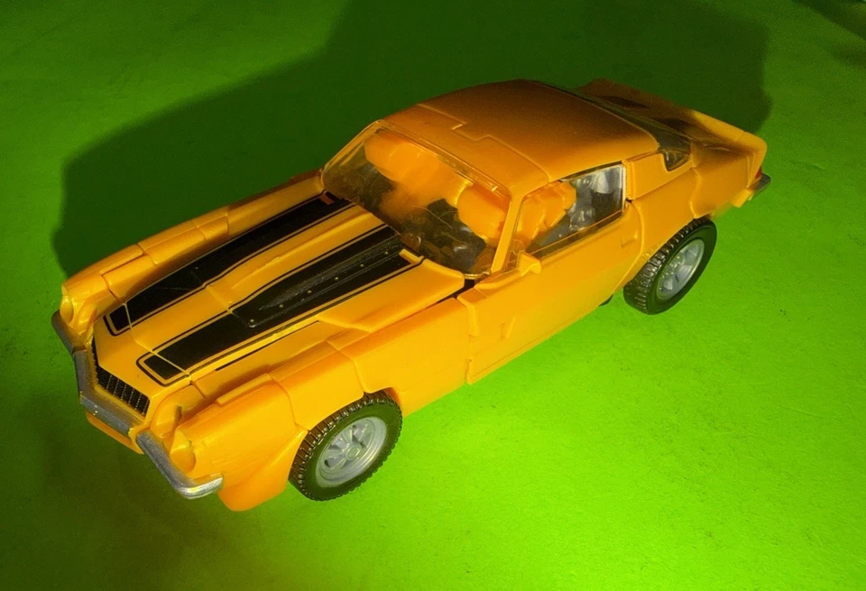 Transformers Studio Series 01 BUMBLEBEE Deluxe SS-01 Classics Camaro (READ) - Image 2 of 4