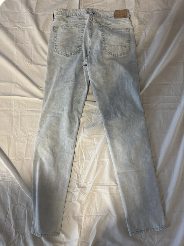 Pantalones de mezclilla Aero para hombre ajustados desgastados lavado ligero talla 32x34 Foto 2 de 3