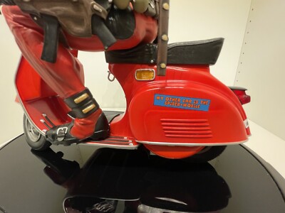 DEADPOOL on VESPA Gentle Giant 1/6 Statue with flaws. Read the ad
