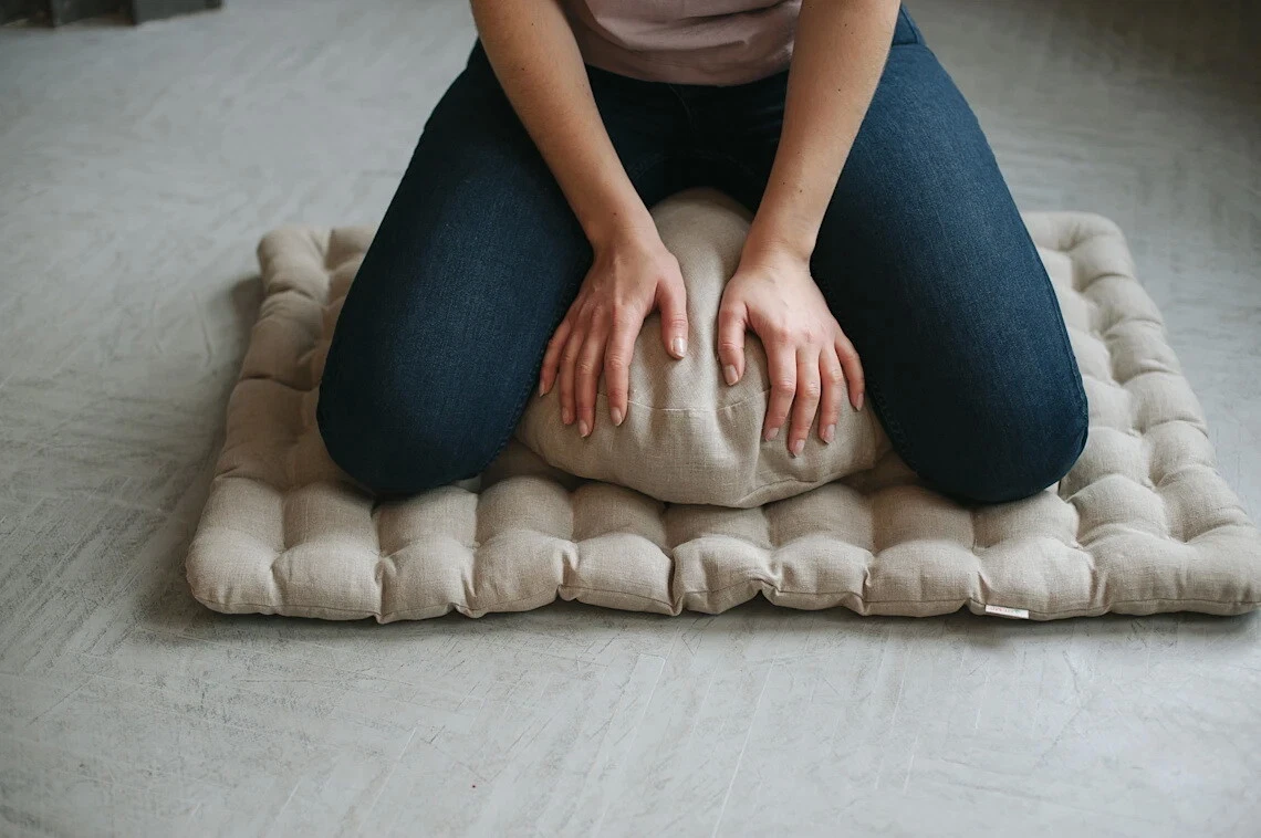 Linen Meditation floor cushion with Buckwheat hulls / Zafu pillow