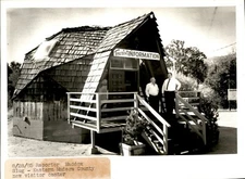 LD240 1985 Original Photo OAKHURST VISITORS CENTER Madera Co Torn Rustic Bldg