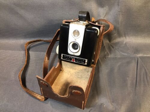 Ancien appareil photo argentique KODAK Brownie flash vintage avec sacoche cuir - Photo 1/7