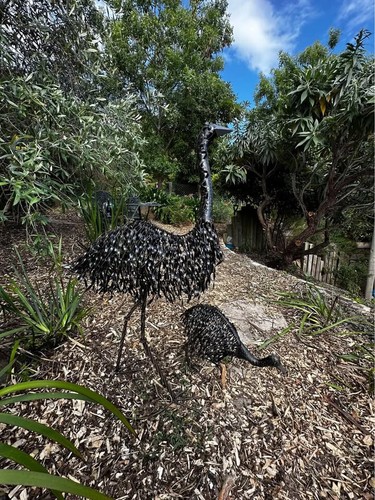 92cm Dad emu and chick set - rustic black metal standing emu garden statue - Picture 4 of 6