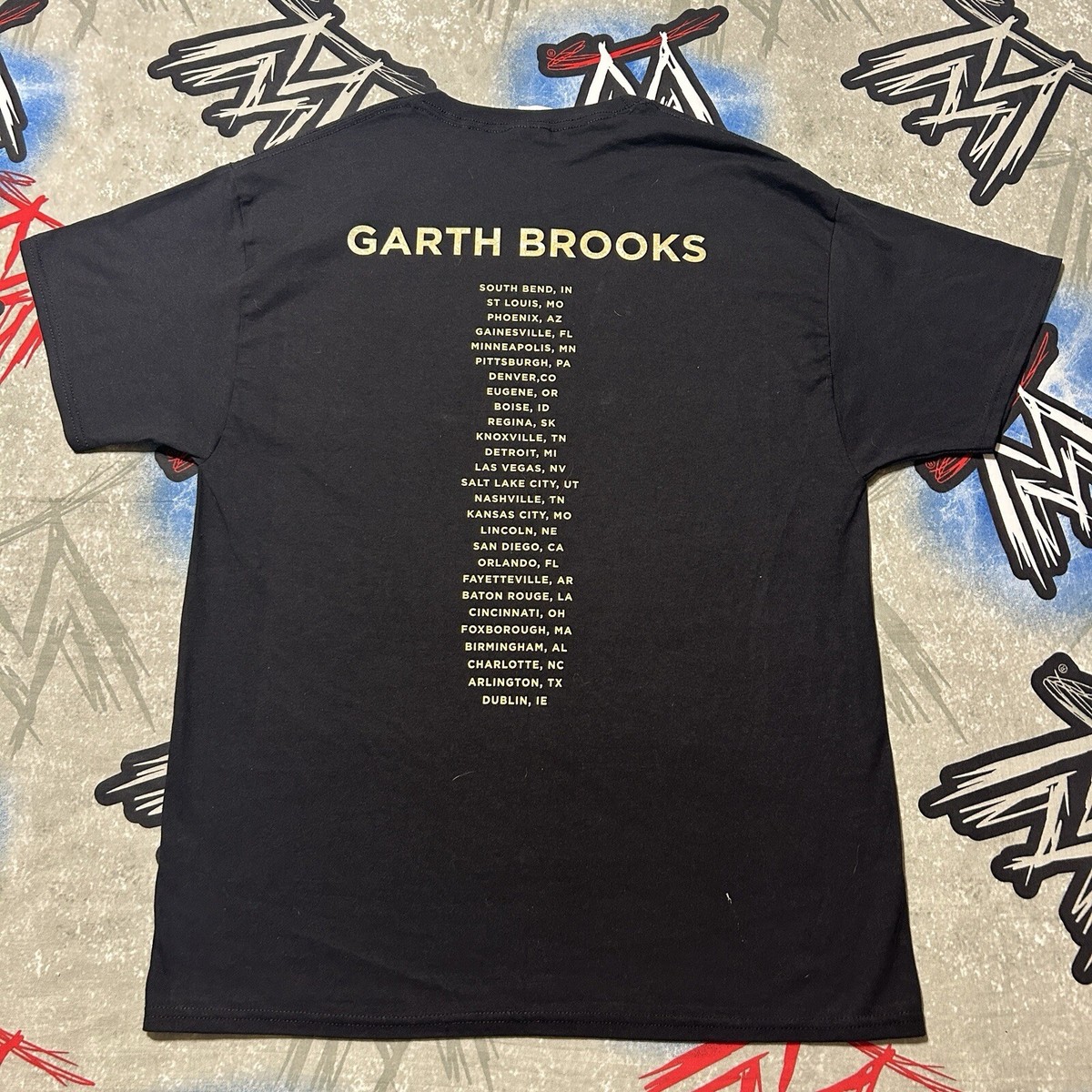 Garth Brooks Stadium Tour Men's L T-Shirt | eBay