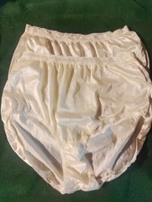 Lot Of 2 Size 8 vintage Hanes Her Way 100 Captiva nylon panties w/Lace