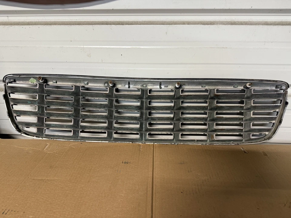 00-05 Cadillac Deville Front Hood Grill Grille & Surround Trim OEM - Image 4 of 4