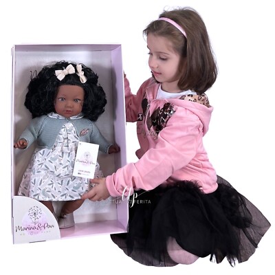 Puppe Alina 45 cm lockiges Haar duftend in Original MARINA & PAU Box